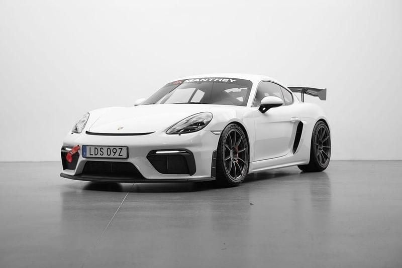 Vit Begagnad 2020 Porsche 718 Cayman GT4 Sportkupé | 1 149 000 kr - Bild 1/4