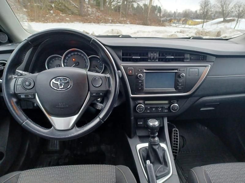 Begagnad Toyota Auris Touring Sports 124 HK (91 kW) 2015 Kombi