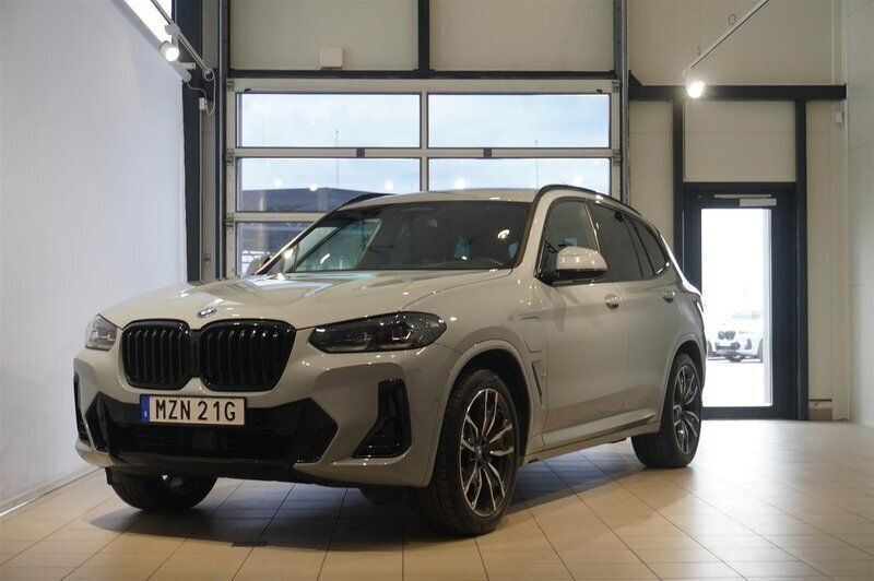 Grå/silver Begagnad 2023 BMW X3 M Sport SUV | 659 900 kr - Bild 1/4