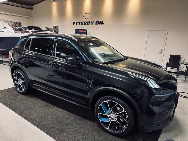 Svart Begagnad 2021 Lynk & Co 01 SUV | 229 900 kr (Marknadspris) - Bild 1/4