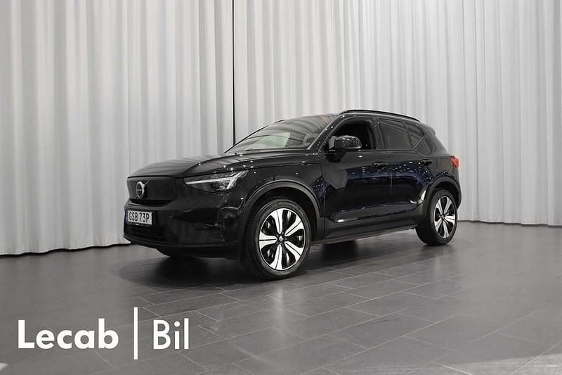 Svart Begagnad 2023 Volvo XC40 SUV | 284 500 kr (Marknadspris) - Bild 1/4