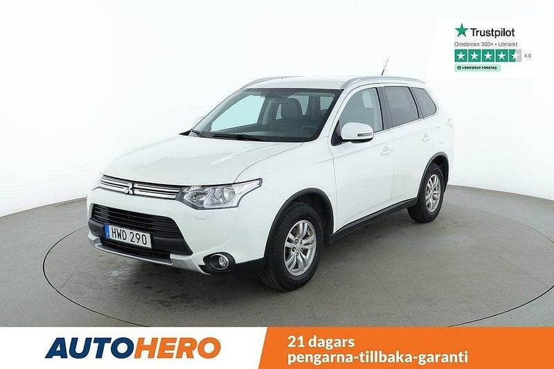 Vit Begagnad 2015 Mitsubishi Outlander P-HEV SUV | 159 000 kr (Lite dyr) - Bild 1/4