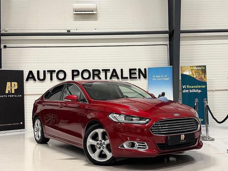Röd Begagnad 2015 Ford Mondeo Titanium Halvkombi | 94 800 kr (Bra pris) - Bild 1/4