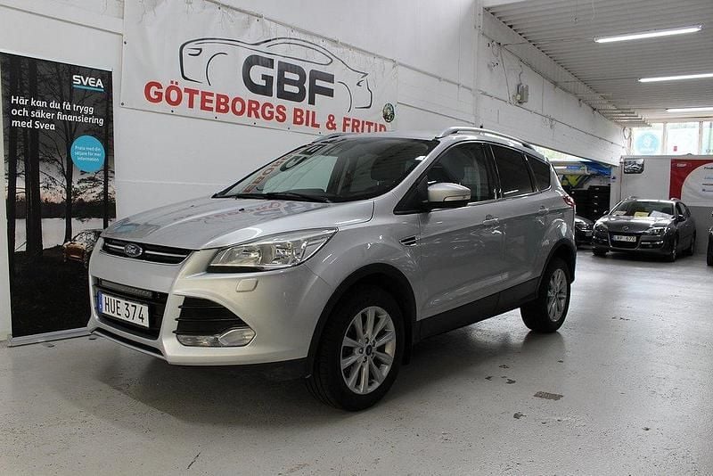 Grå Begagnad 2015 Ford Kuga Titanium SUV | 99 900 kr (Marknadspris) - Bild 1/4