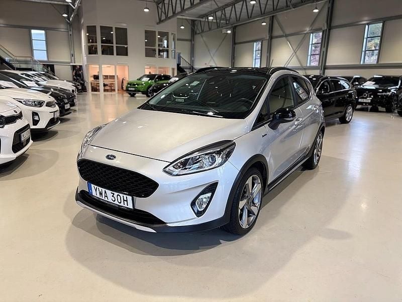 Grå (moondust silver metallic) Begagnad 2019 Ford Fiesta Active Halvkombi | 139 500 kr (Lite dyr) - Bild 1/4