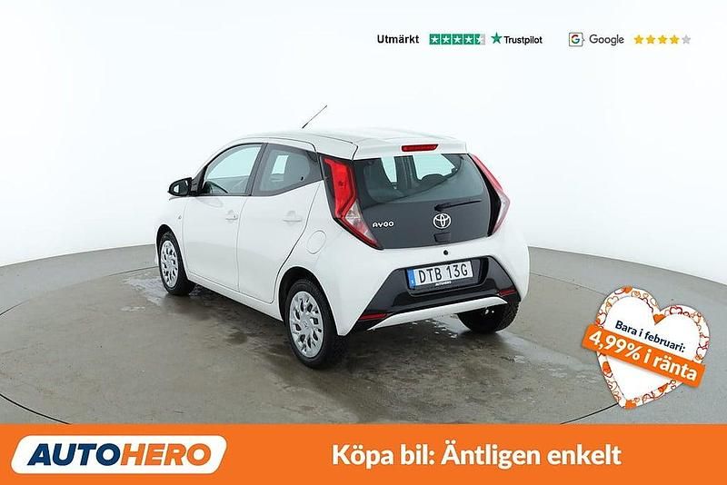 Begagnad Toyota Aygo X-play 72 HK (52 kW) 2020 Vit Halvkombi