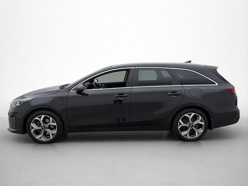 Begagnad Kia Ceed Plus 141 HK (103 kW) 2020 Svart Halvkombi