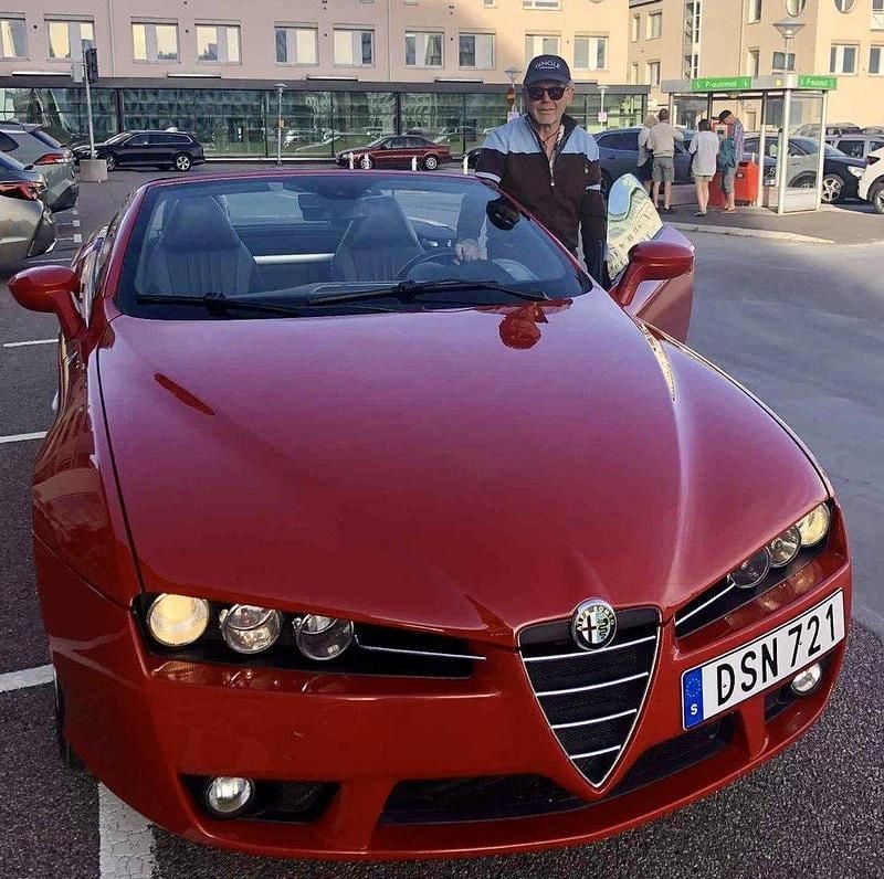 Röd Begagnad 2007 Alfa Romeo Spider Exclusive Cab | 165 000 kr - Bild 1/4