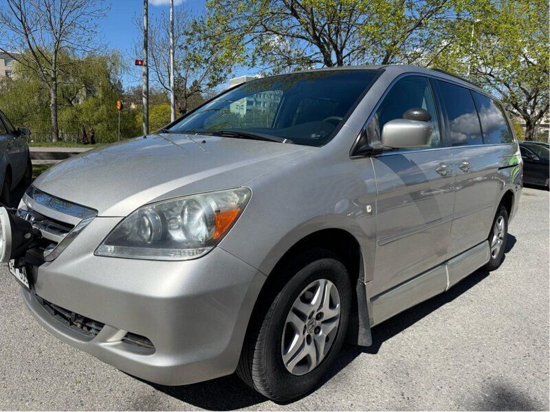 Silver Begagnad 2007 Honda Odyssey Minibuss | 39 000 kr - Bild 1/4