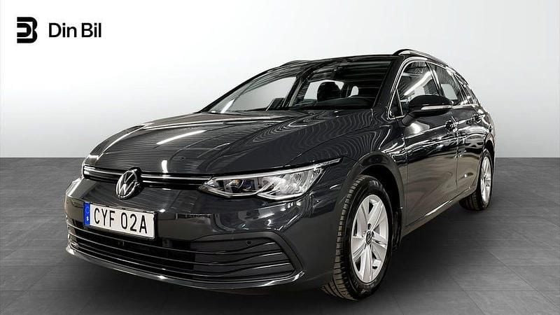 Grå Begagnad 2023 VW Golf VIII Kombi | 289 900 kr (Marknadspris) - Bild 1/4
