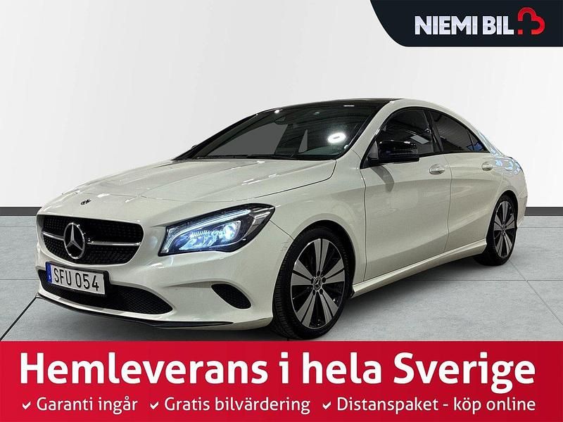 Vit Begagnad 2017 Mercedes CLA220 Sedan | 214 900 kr (Marknadspris) - Bild 1/4