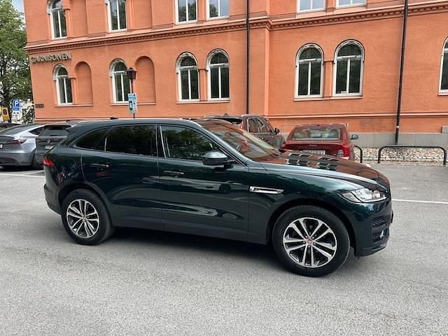Grön Begagnad 2017 Jaguar F-Pace SUV | 250 000 kr (Marknadspris) - Bild 1/4