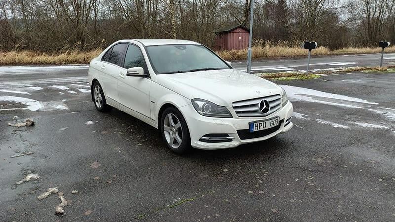 Begagnad 2012 Mercedes C220 Sedan | 73 000 kr (Marknadspris) - Bild 1/4