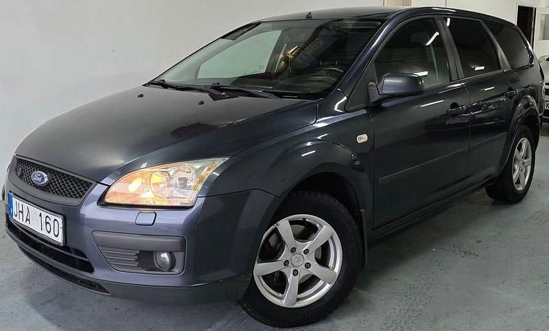 Grå Begagnad 2007 Ford Focus Kombi | 29 900 kr (Marknadspris) - Bild 1/4