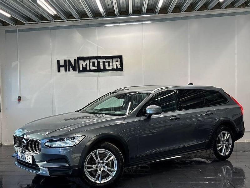 Begagnad Volvo V90 CC Momentum 190 HK (139 kW) 2017 Grå Kombi