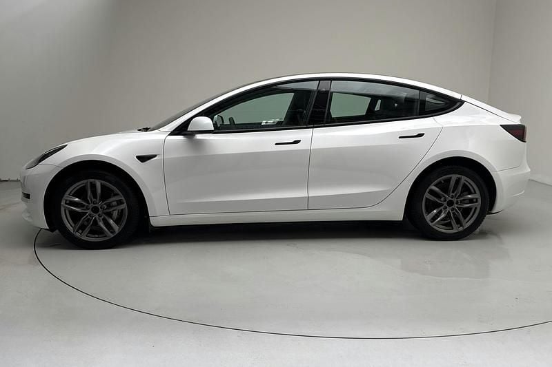 Begagnad Tesla Model 3 Standard Range 235 kW (320 HK) 2023 Vit Sedan