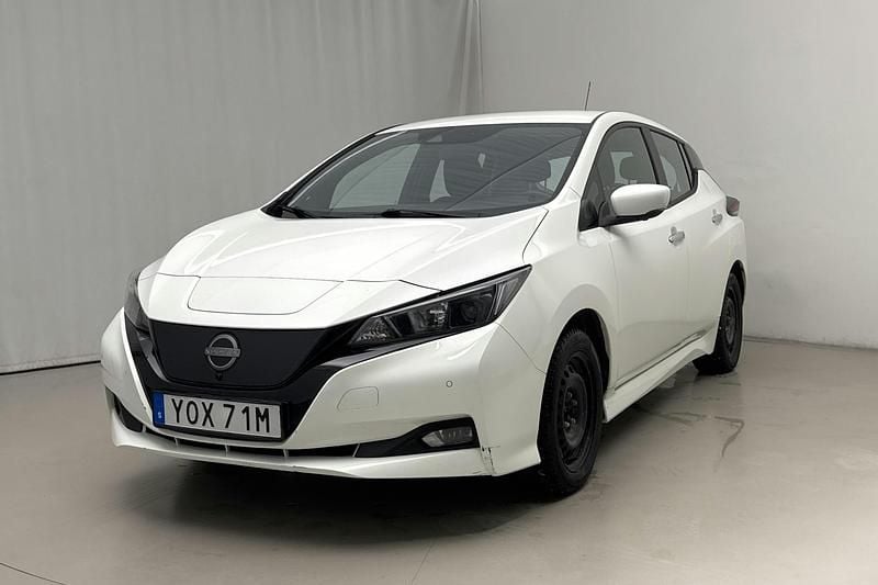 Vit Begagnad 2022 Nissan Leaf 360º Halvkombi | 159 000 kr (Bra pris) - Bild 1/4