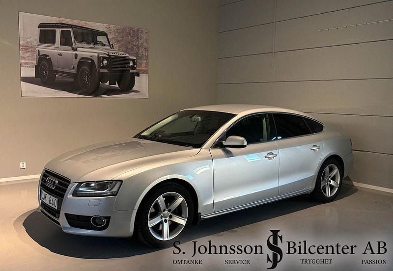 Silver Begagnad 2011 Audi A5 Sportback Comfort Halvkombi | 94 900 kr (Marknadspris) - Bild 1/4