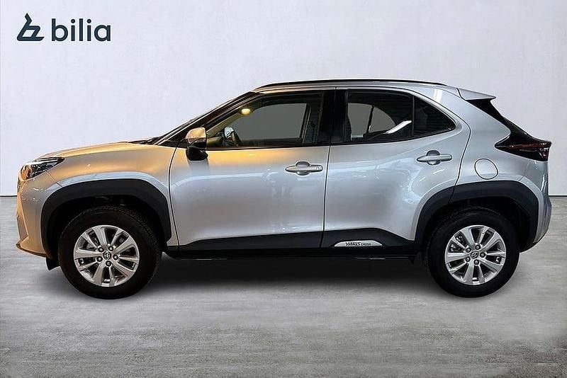 Begagnad Toyota Yaris Cross Active 92 HK (67 kW) 2025 Silver SUV