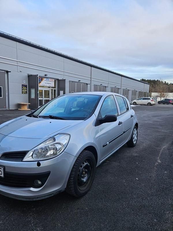 Begagnad Renault Clio R.S. 75 HK (55 kW) 2007 Halvkombi