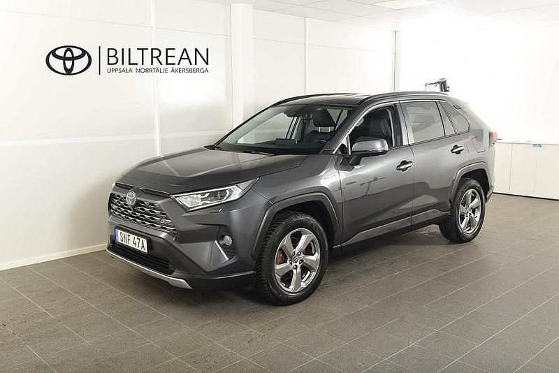 Mörkgrå Begagnad 2020 Toyota RAV4 Hybrid Executive SUV | 314 500 kr (Marknadspris) - Bild 1/4