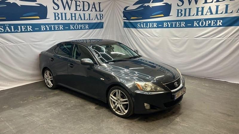 Grå Begagnad 2008 Lexus IS250 Sedan | 64 800 kr (Marknadspris) - Bild 1/4