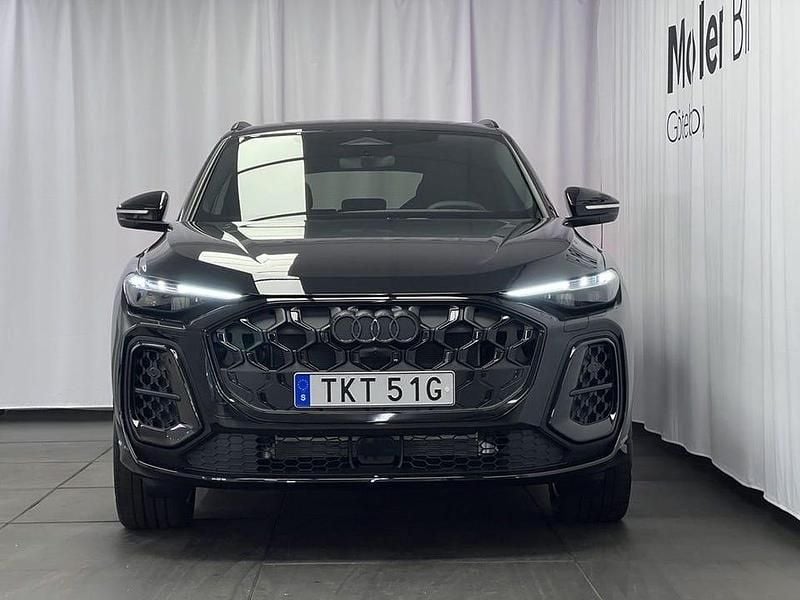 Ny Audi Q5 Edition .1 367 HK (269 kW) 2025 Mytsvart metallic SUV