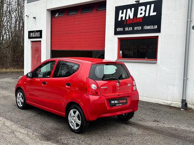 Begagnad Suzuki Alto 68 HK (50 kW) 2010 Röd Halvkombi