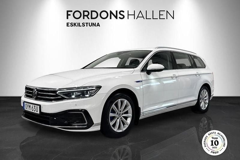 Vit Begagnad 2021 VW Passat GTE Kombi | 259 900 kr (Marknadspris) - Bild 1/4