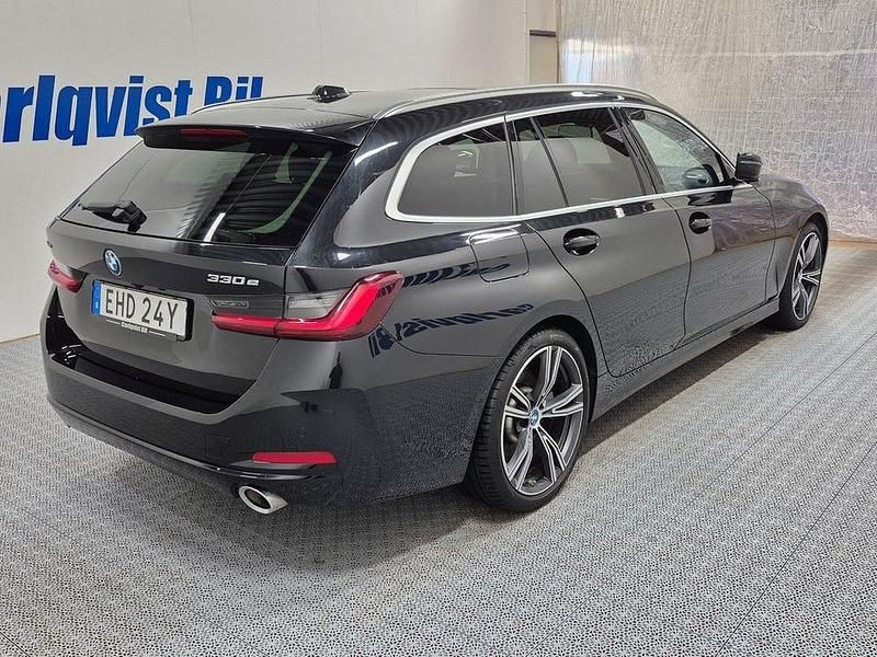 Begagnad BMW 330 Comfort Edition 184 HK (135 kW) 2024 Safirsvart metallic Kombi