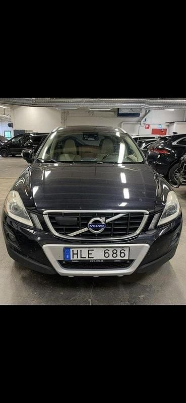 Svart Begagnad 2010 Volvo XC60 Summum SUV | 100 000 kr (Marknadspris) - Bild 1/4