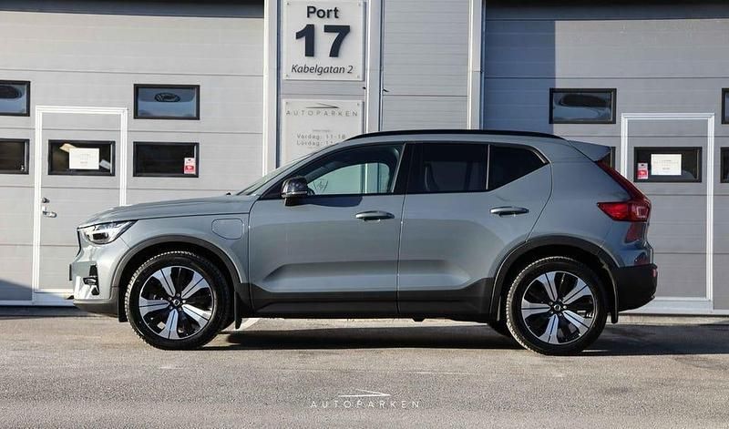 Begagnad Volvo XC40 Plus 262 HK (192 kW) 2023 Grå SUV