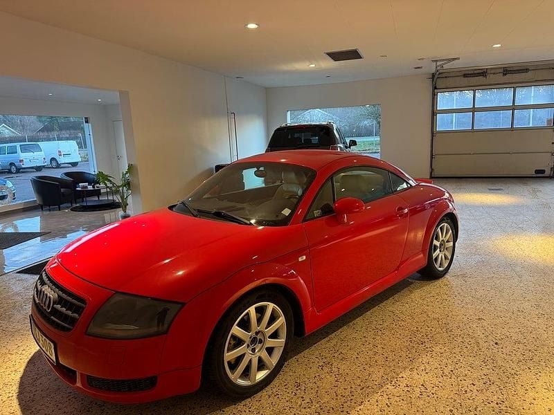 Röd Begagnad 2002 Audi TT Sportkupé | 58 900 kr (Marknadspris) - Bild 1/4