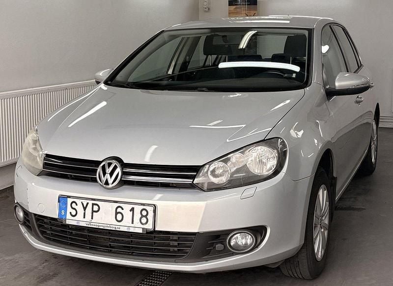 Ljusbrun (brun) Begagnad 2010 VW Golf Halvkombi | 54 900 kr (Bra pris) - Bild 1/4