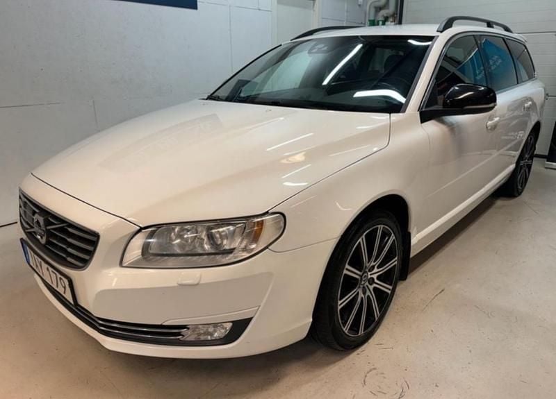 Vit Begagnad 2016 Volvo V70 Momentum Kombi | 129 000 kr (Marknadspris) - Bild 1/4