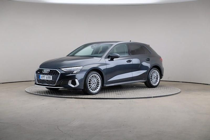 Manhattangrå (metallic) Begagnad 2022 Audi A3 Proline SUV | 279 000 kr (Bra pris) - Bild 1/4