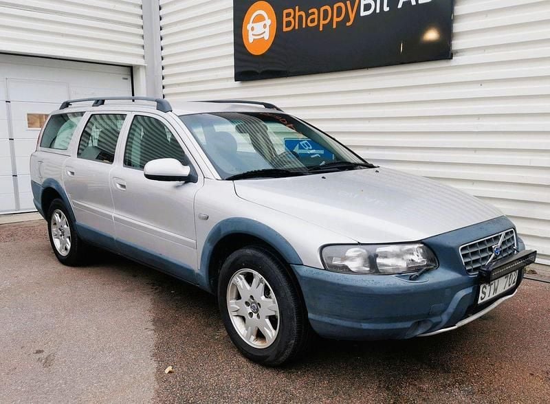 Ljusgrå (grå) Begagnad 2002 Volvo XC70 Kombi | 26 000 kr (Superpris) - Bild 1/4