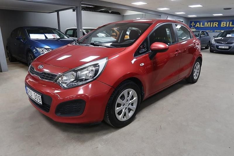 Röd Begagnad 2012 Kia Rio Halvkombi | 69 900 kr (Marknadspris) - Bild 1/4