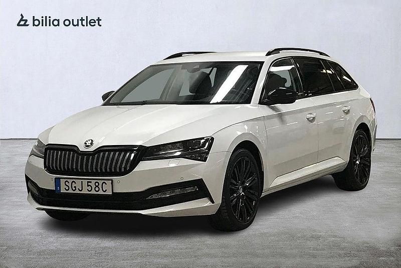 Vit Begagnad 2021 Skoda Superb Style Kombi | 294 900 kr (Marknadspris) - Bild 1/4