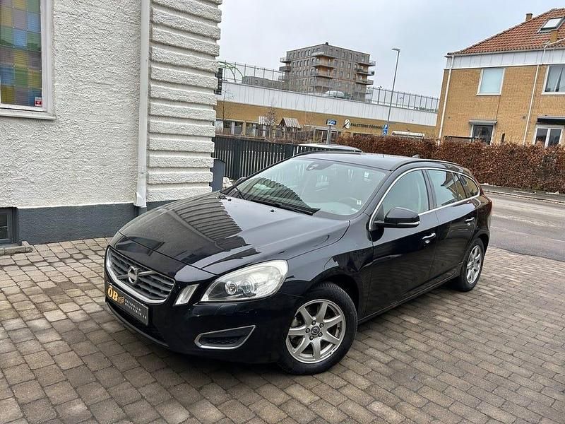 Begagnad Volvo V60 Momentum 116 HK (85 kW) 2013 Svart Kombi