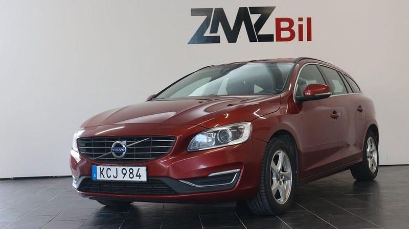 Begagnad Volvo V60 Momentum 190 HK (139 kW) 2016 Röd Kombi