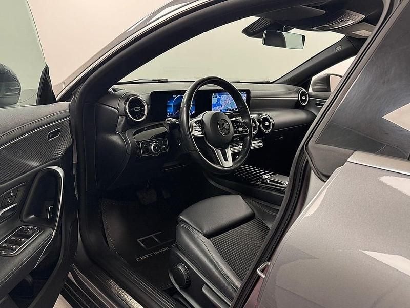 Begagnad Mercedes CLA200 163 HK (119 kW) 2020 Grå met. Sportkupé