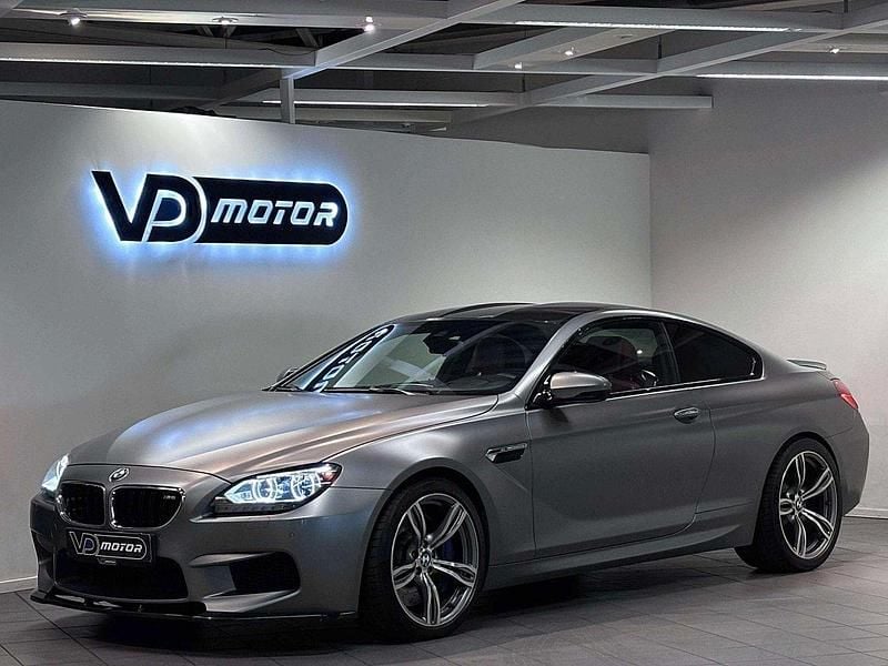 Grå Begagnad 2012 BMW M6 Comfort Edition Sportkupé | 449 700 kr - Bild 1/4