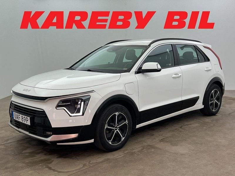 Vit Begagnad 2023 Kia Niro SUV | 244 900 kr (Marknadspris) - Bild 1/4