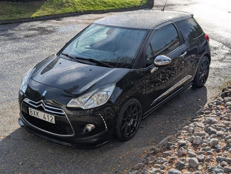 Svart Begagnad 2010 Citroën DS3 Halvkombi | 65 000 kr - Bild 1/4