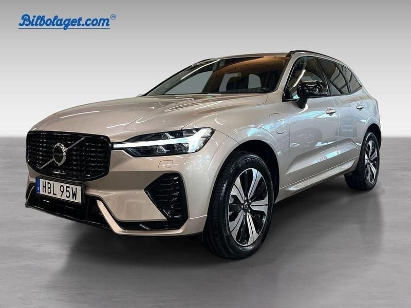 Grå Begagnad 2025 Volvo XC60 Plus SUV | 599 000 kr (Dyr) - Bild 1/4