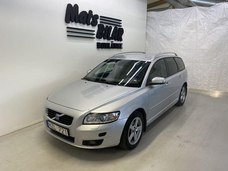 Ljusgrå Begagnad 2008 Volvo V50 Kombi | 39 900 kr (Dyr) - Bild 1/3