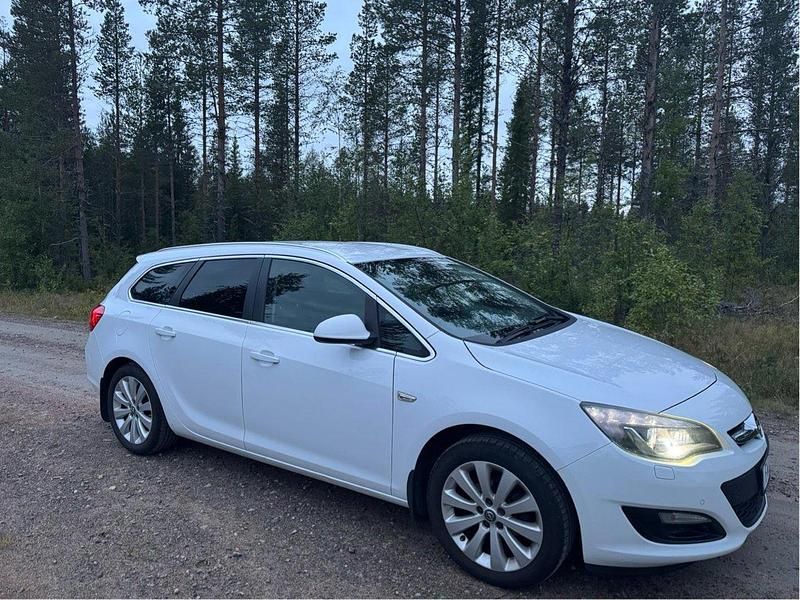 Vit Begagnad 2015 Opel Astra drive Kombi | 74 000 kr (Marknadspris) - Bild 1/4