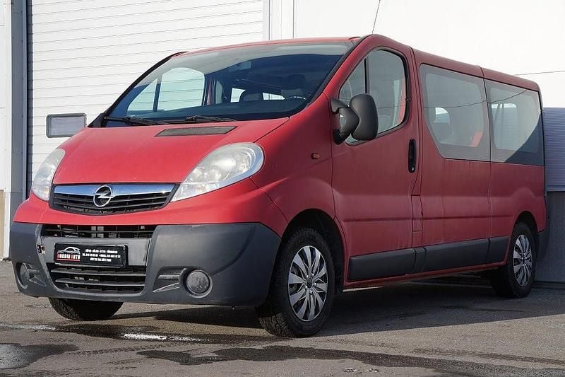 Begagnad Opel Vivaro 114 HK (83 kW) 2009 Röd Minibuss