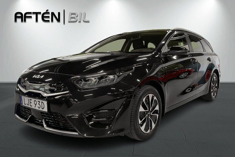 Svart (black pearl metallic) Begagnad 2022 Kia Ceed Advance Kombi | 239 800 kr (Bra pris) - Bild 1/3